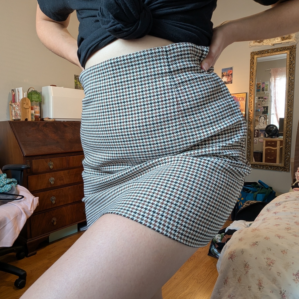 H&M Black and White Houndstooth Mini Skirt
